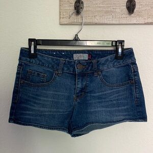 🌸$5 SO low-rise denim shorts, size 7